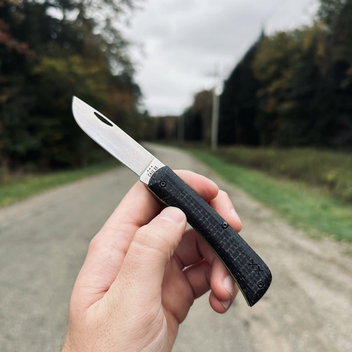 Case Knives Crossroads™ Black Burlap Laminate XR Sod Buster® Jr with Dayglow G-10